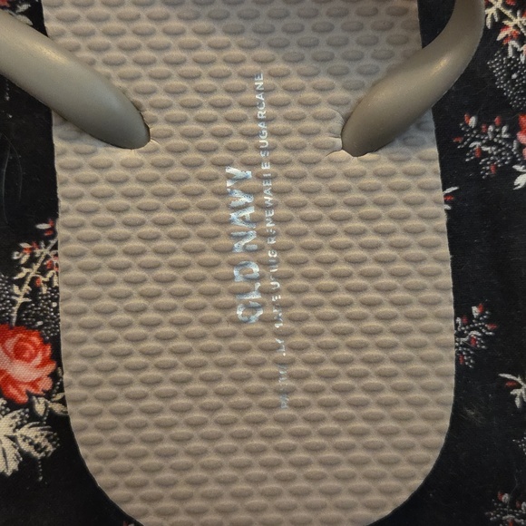 Sandals - Picture 2 of 3